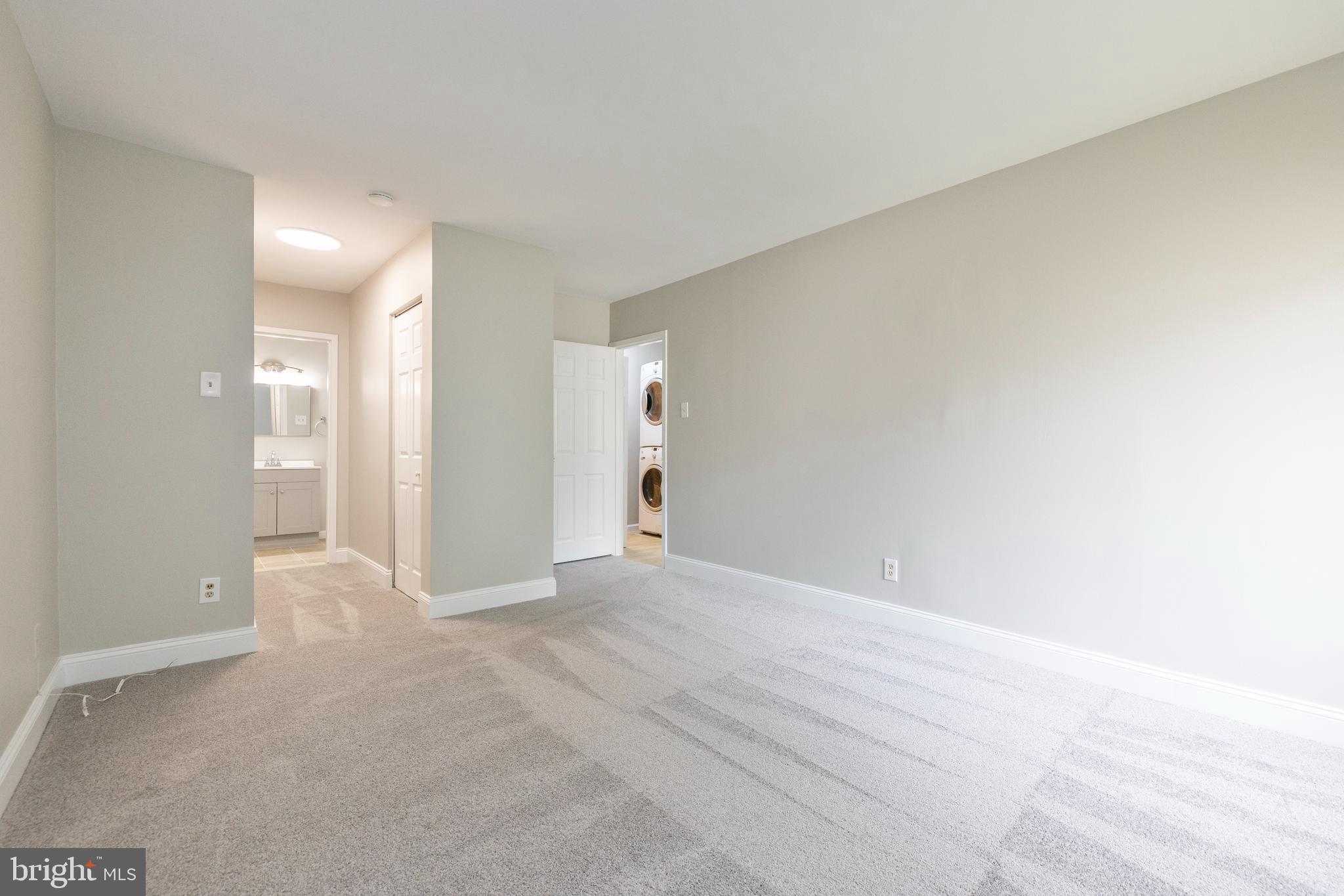 TREETOP CONDO - Residential