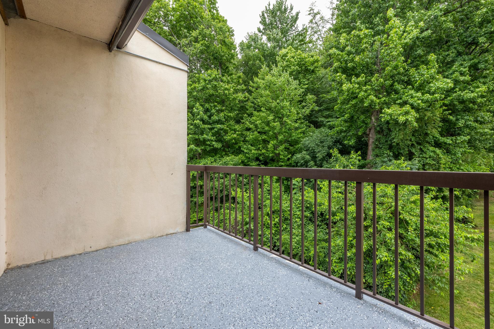 TREETOP CONDO - Residential