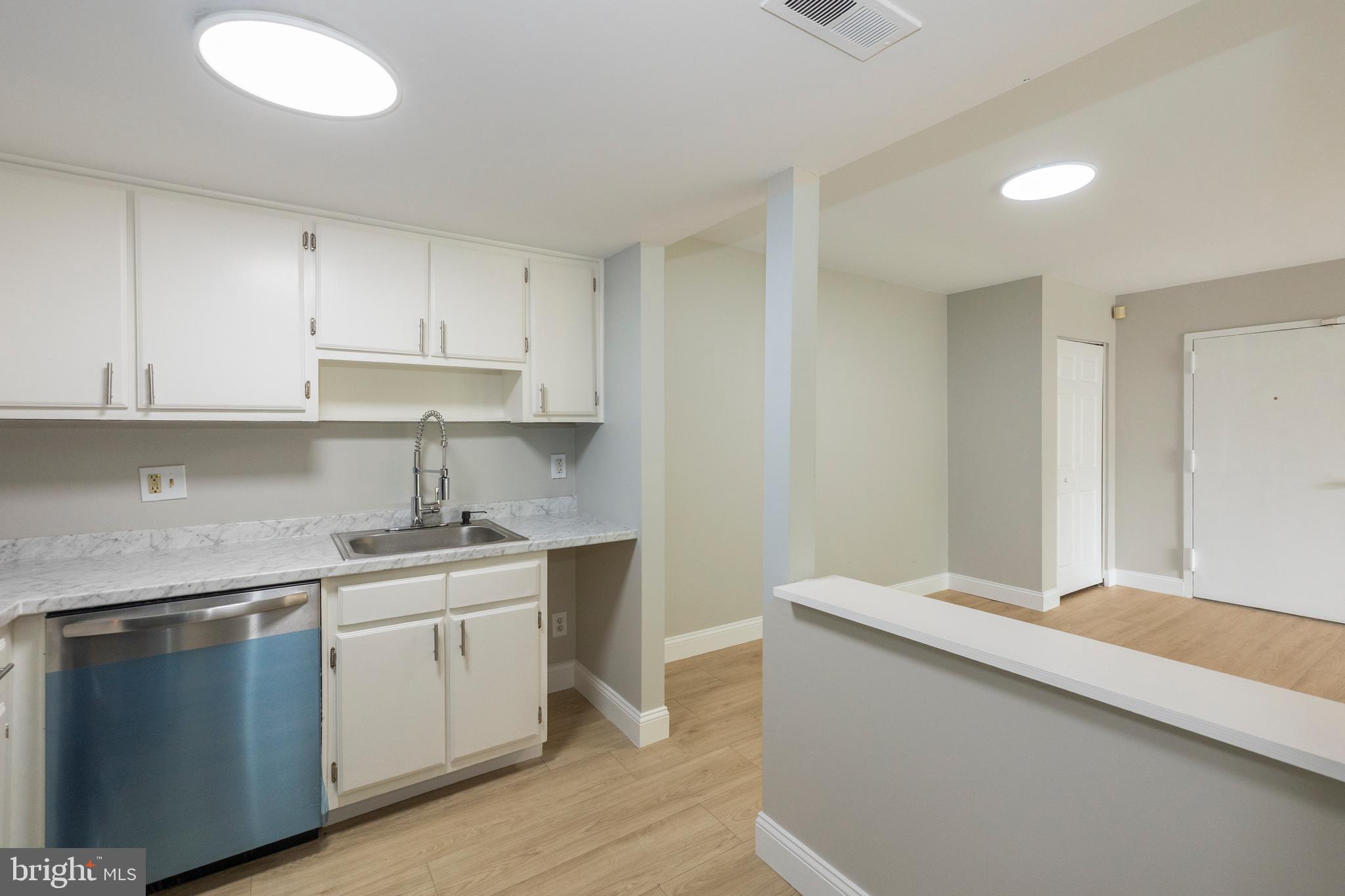 TREETOP CONDO - Residential