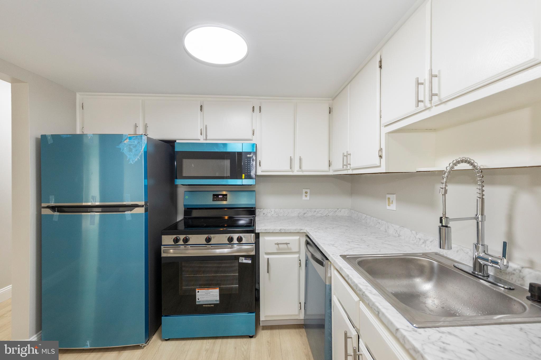 TREETOP CONDO - Residential