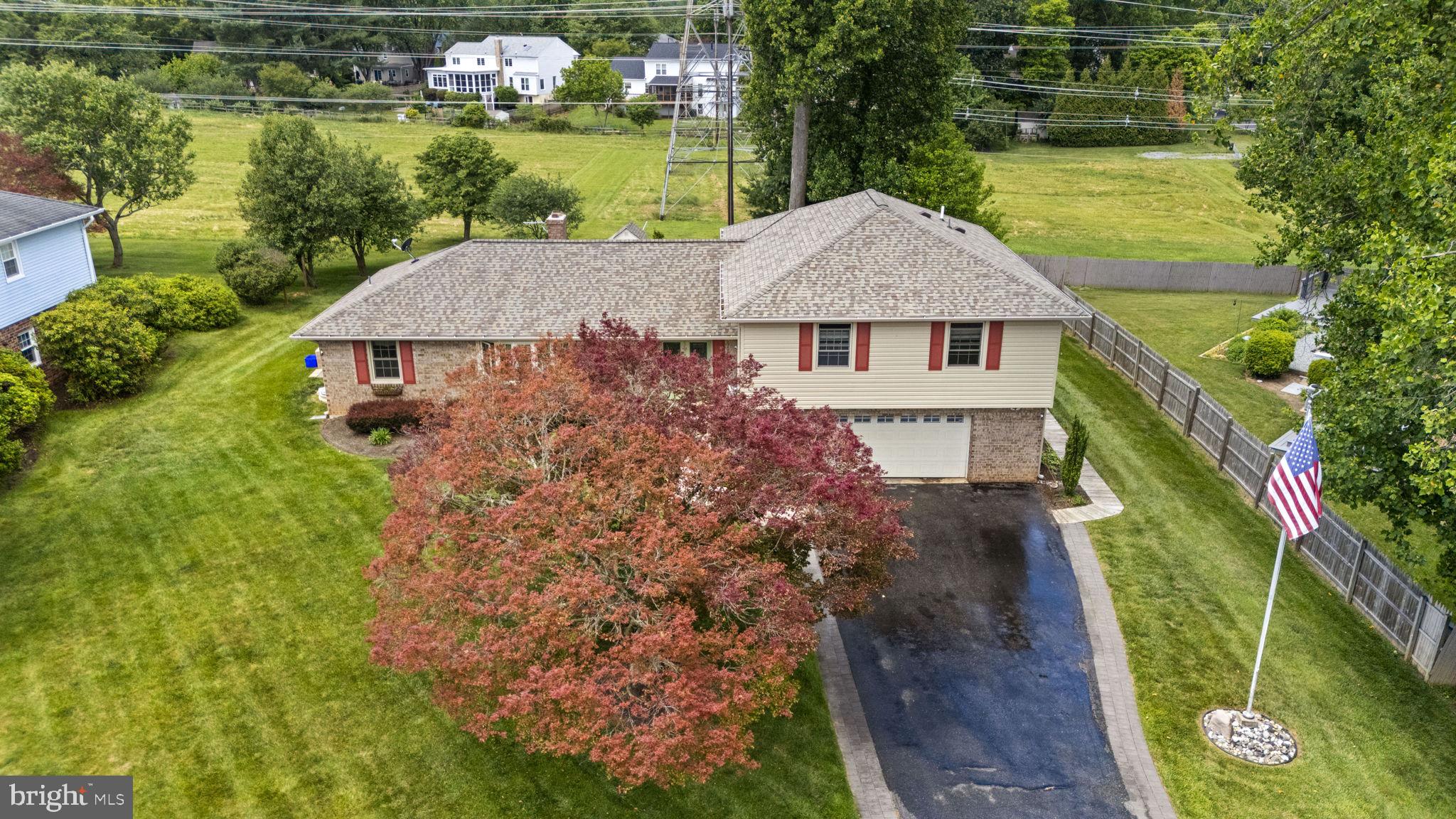 WILLIAMSBURG VILLAGE - Residential