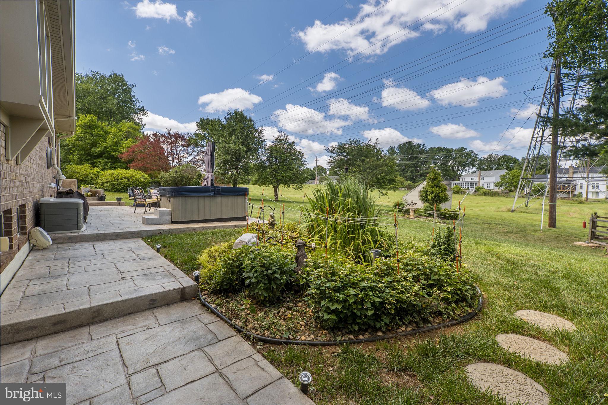 WILLIAMSBURG VILLAGE - Residential