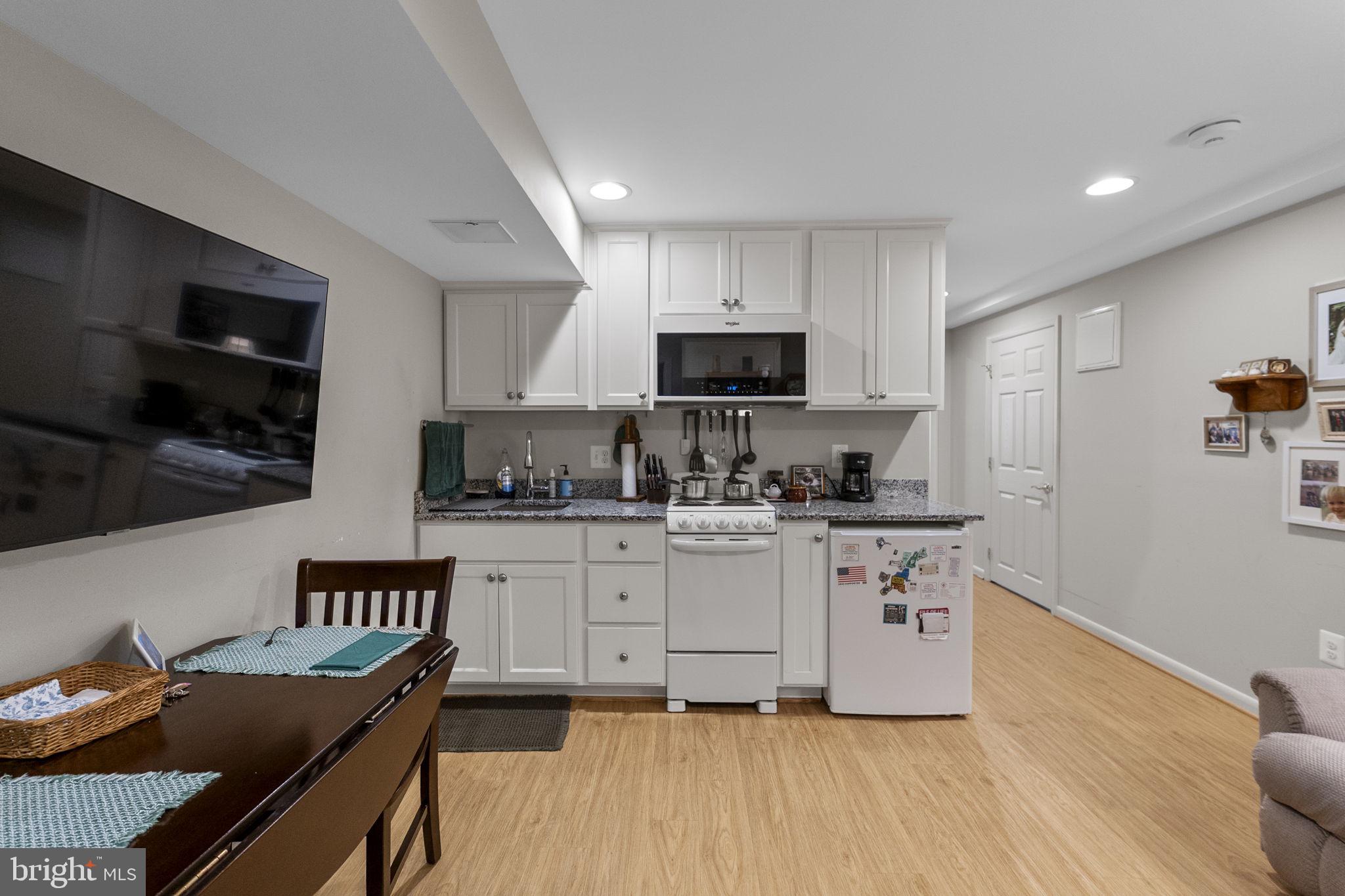 WILLIAMSBURG VILLAGE - Residential