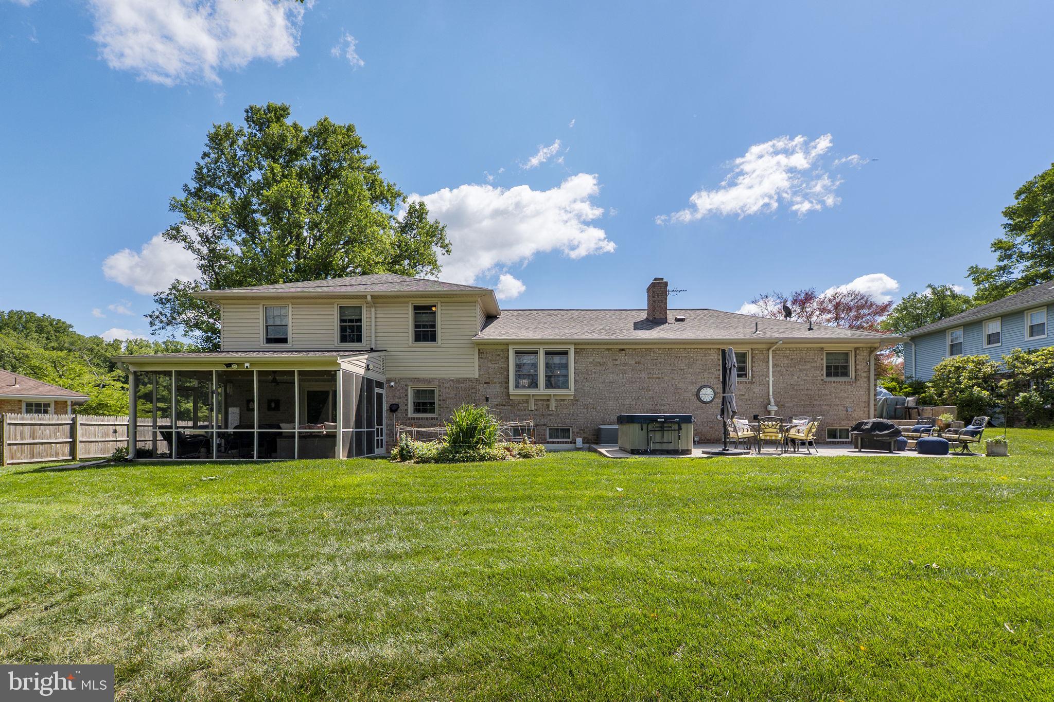 WILLIAMSBURG VILLAGE - Residential