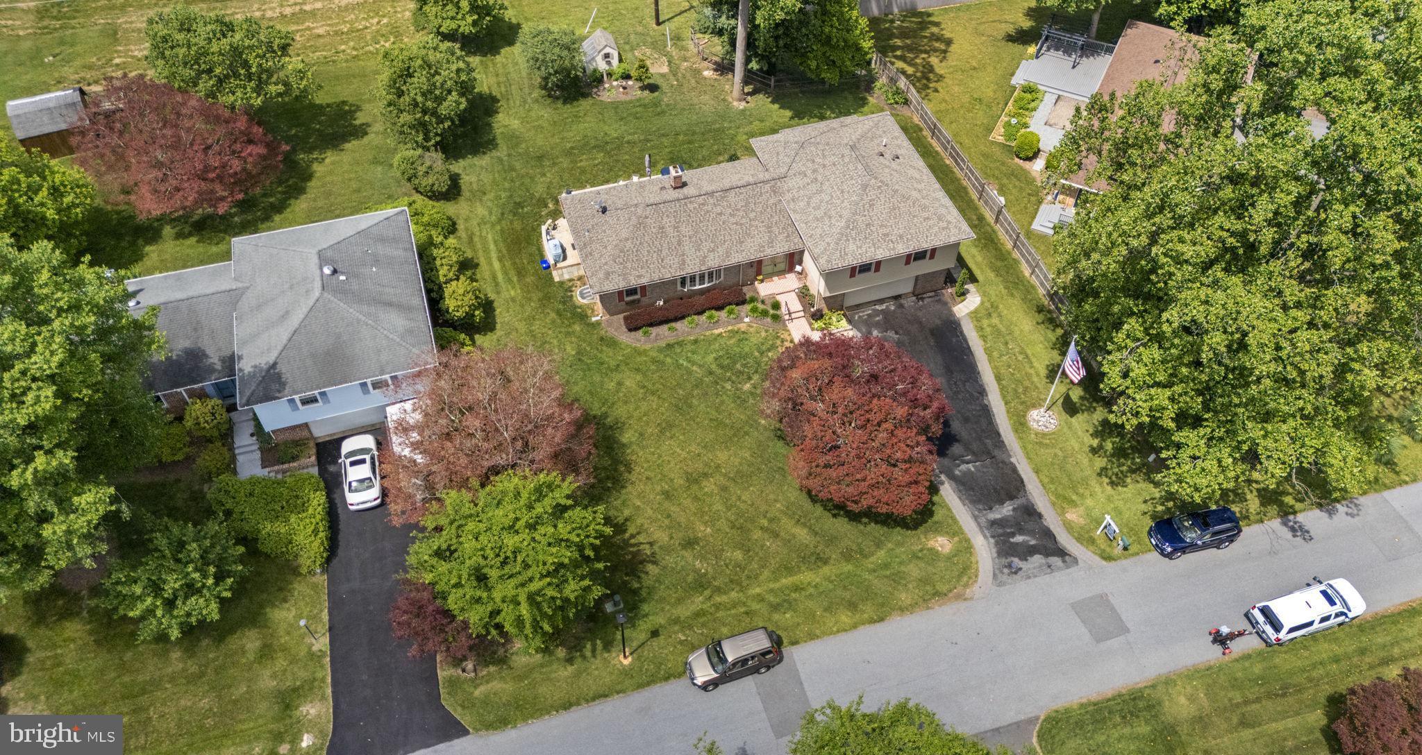 WILLIAMSBURG VILLAGE - Residential