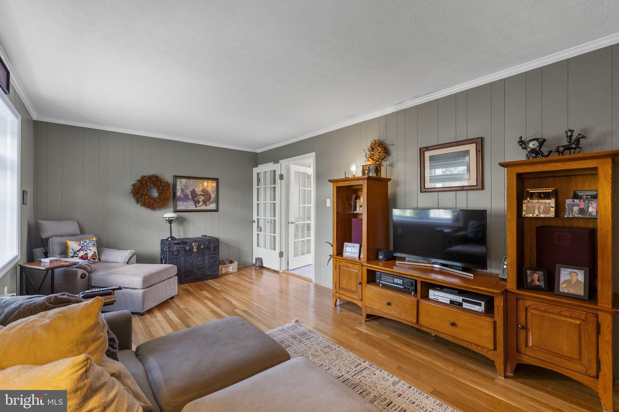 WILLIAMSBURG VILLAGE - Residential