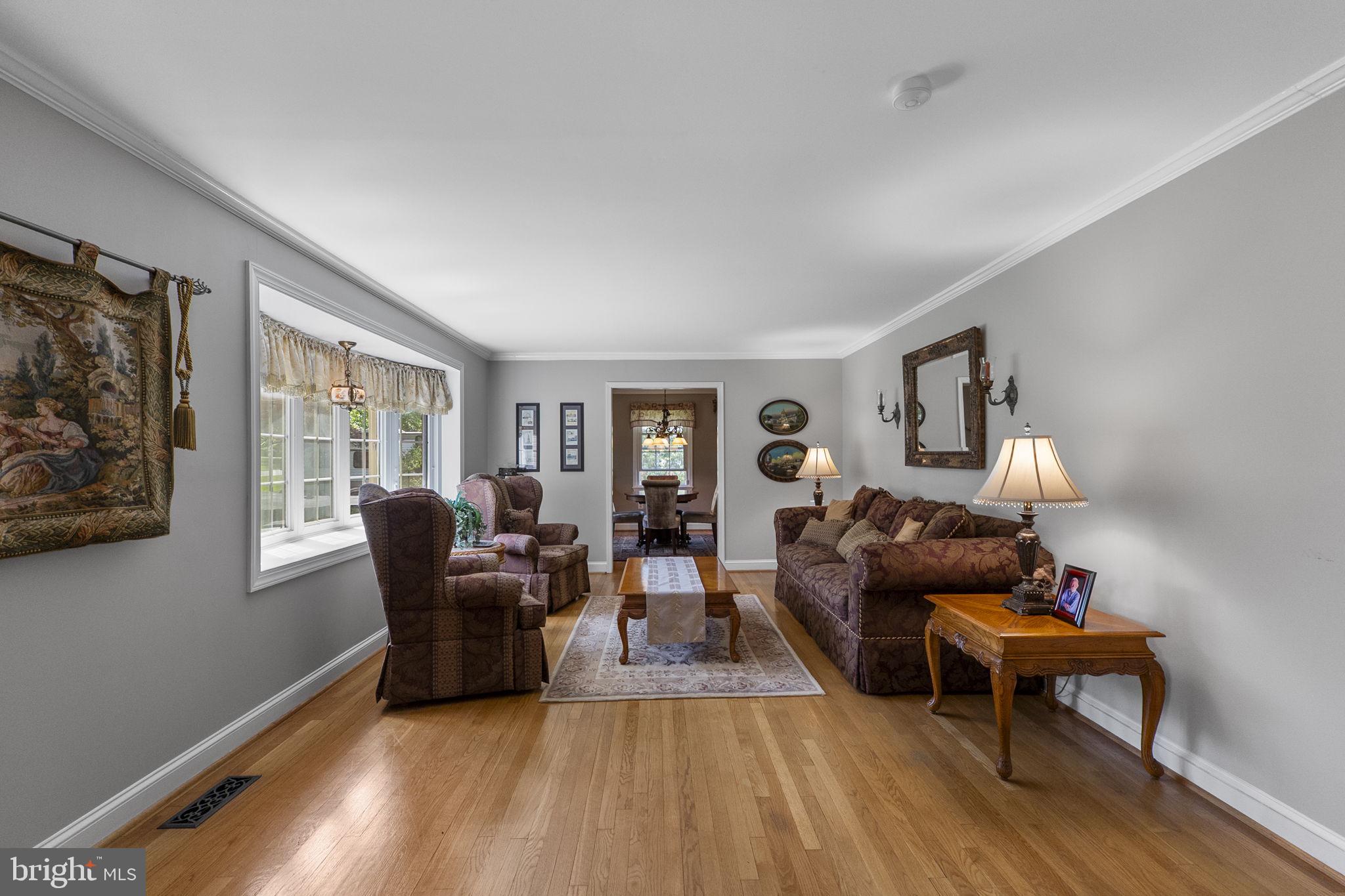 WILLIAMSBURG VILLAGE - Residential
