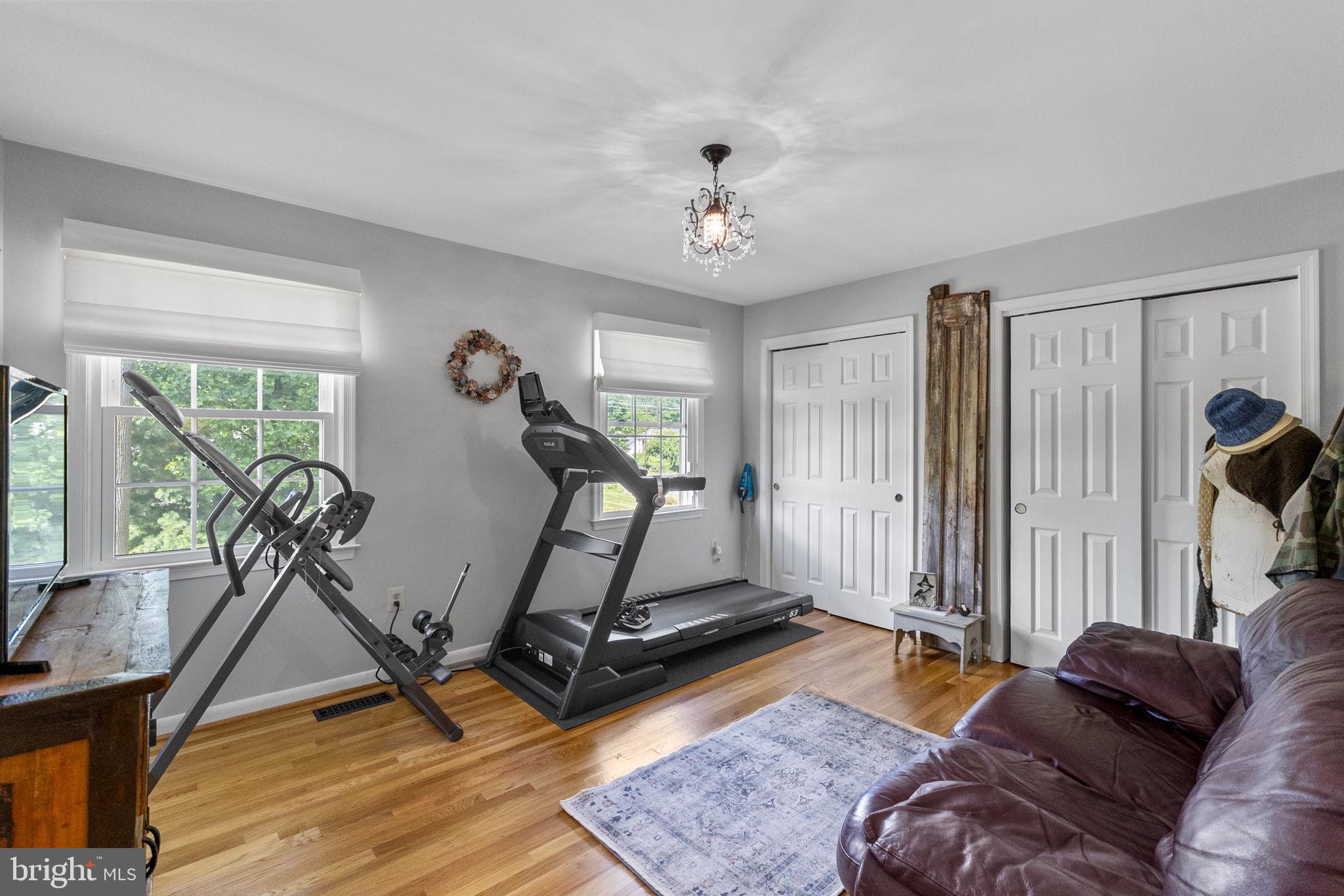 WILLIAMSBURG VILLAGE - Residential