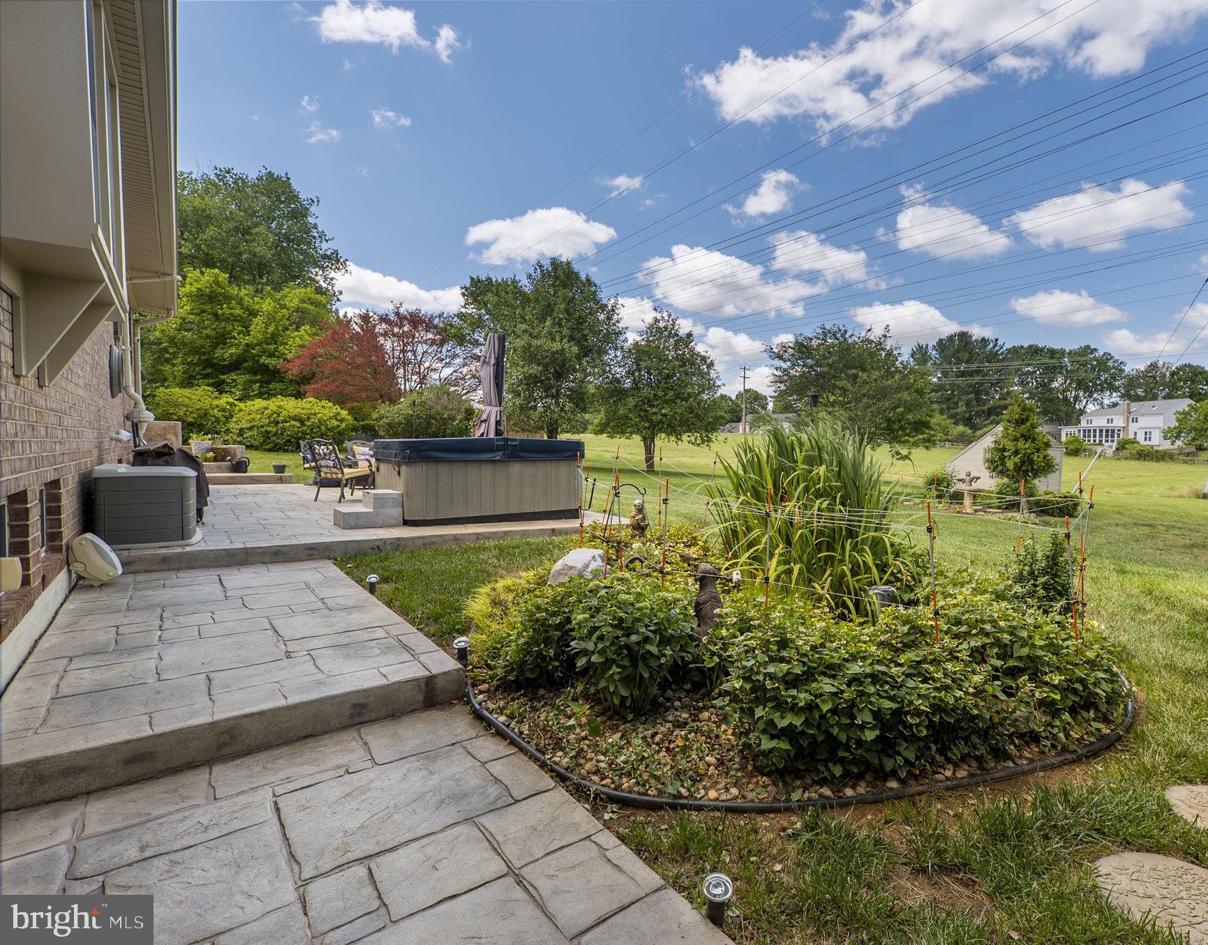 WILLIAMSBURG VILLAGE - Residential