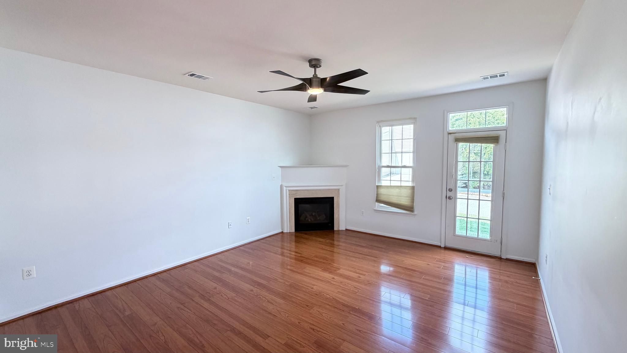 ASHBURN VILLAGE - Residential