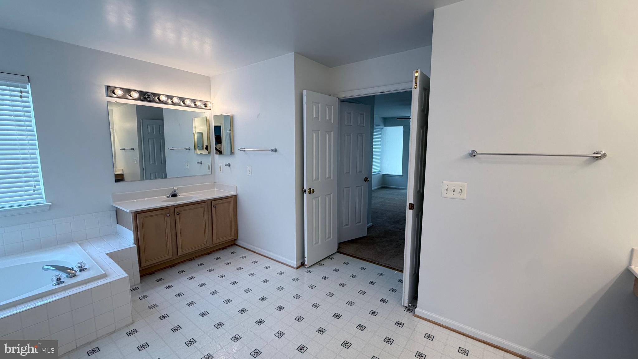 ASHBURN VILLAGE - Residential