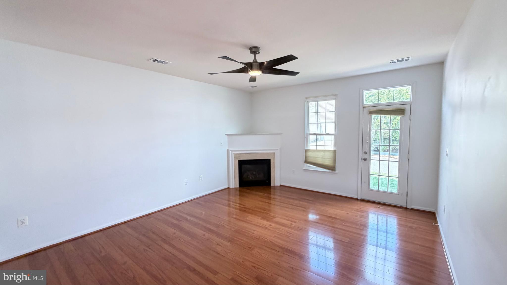 ASHBURN VILLAGE - Residential