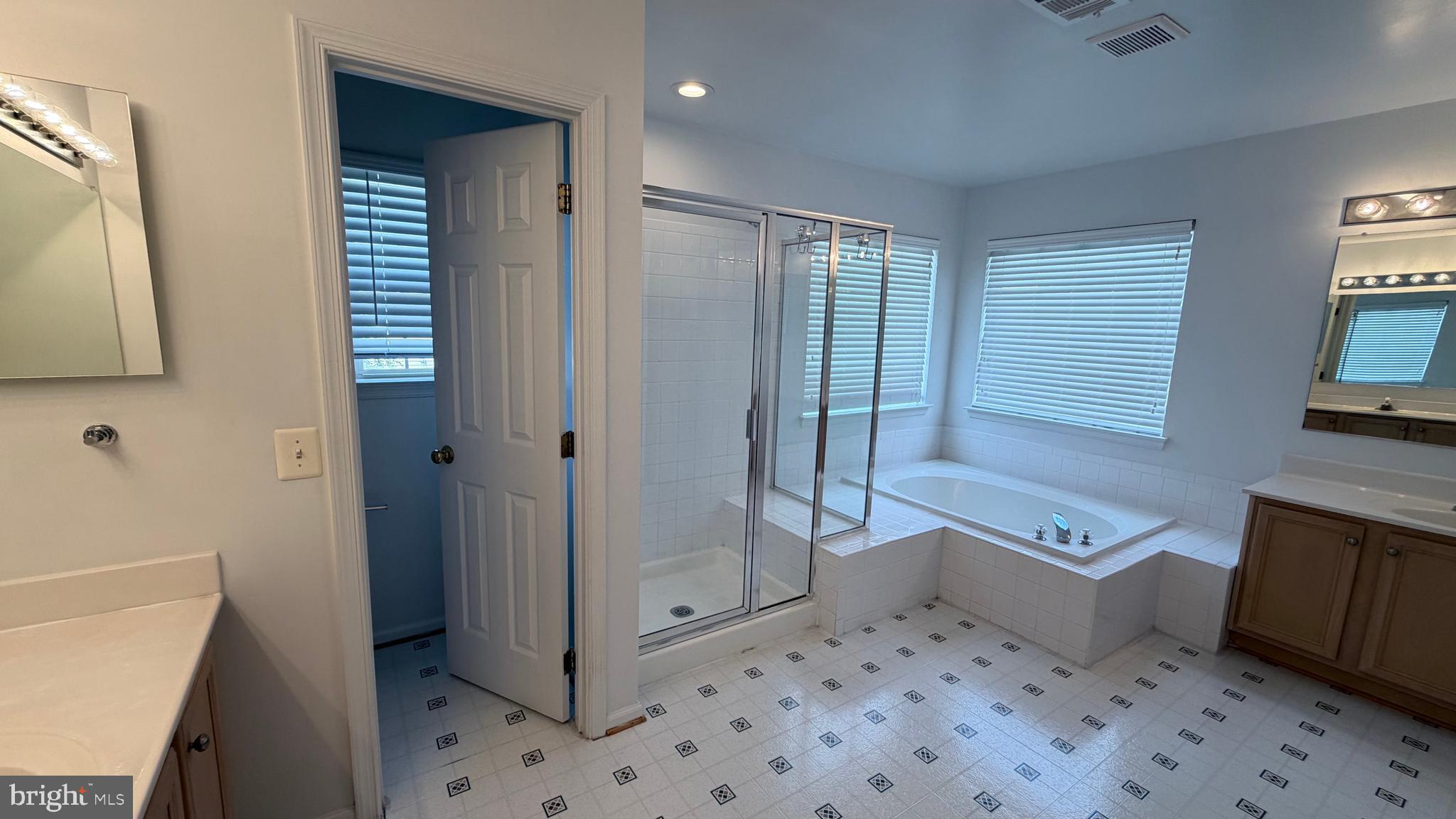 ASHBURN VILLAGE - Residential