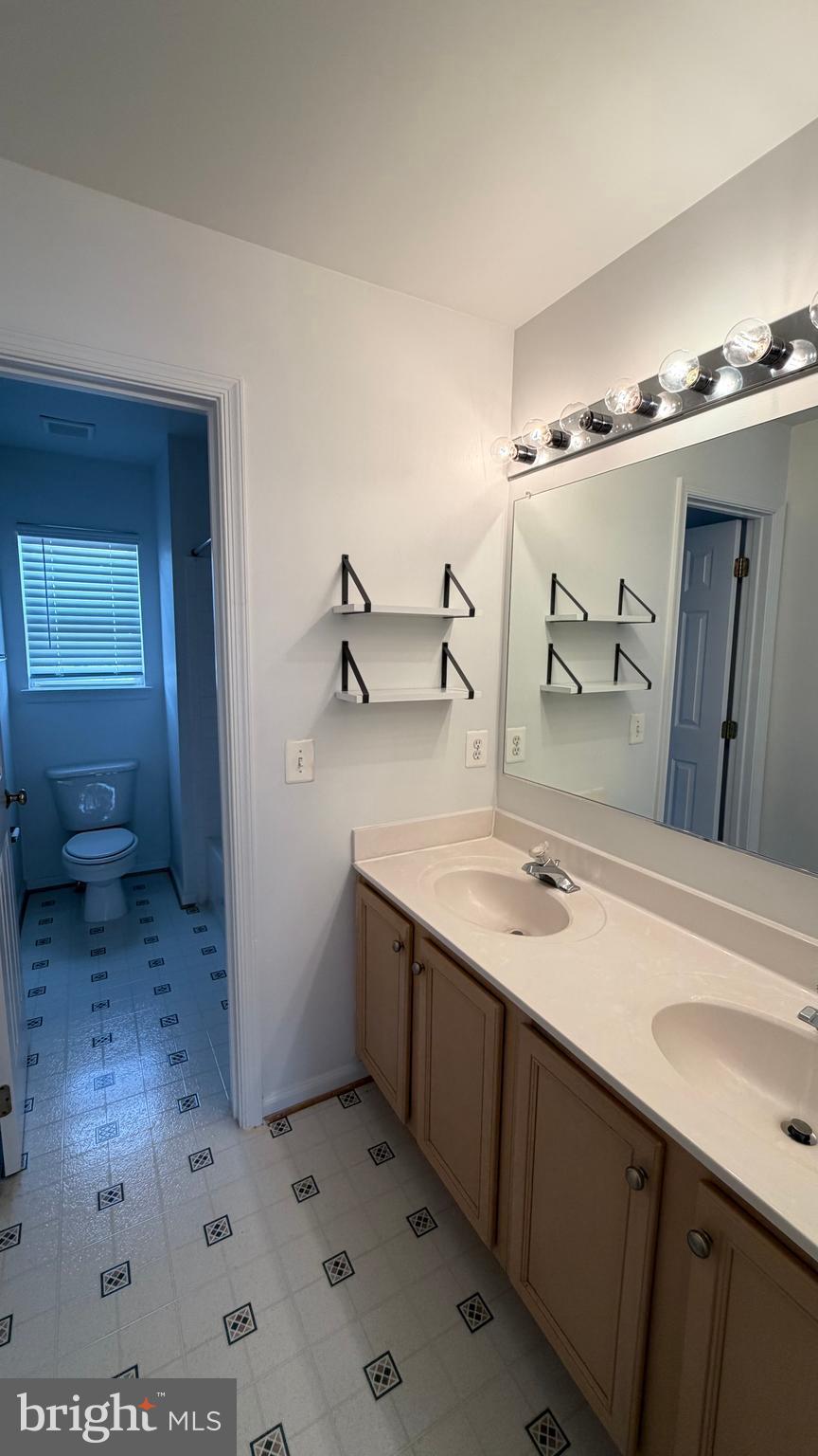 ASHBURN VILLAGE - Residential