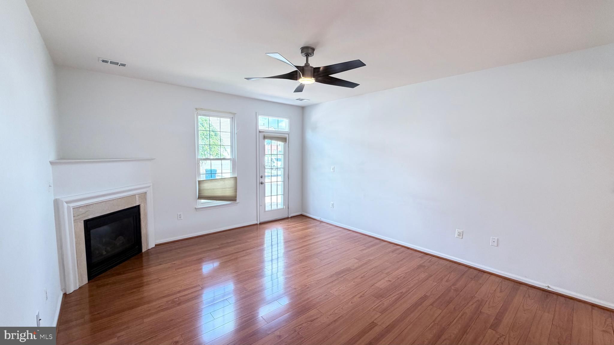 ASHBURN VILLAGE - Residential
