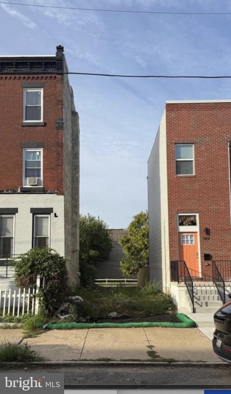 STRAWBERRY MANSION - Land