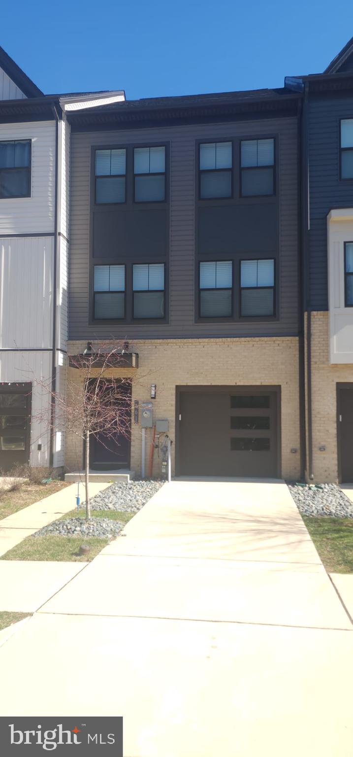 TANYARD SHORES - Residential Lease