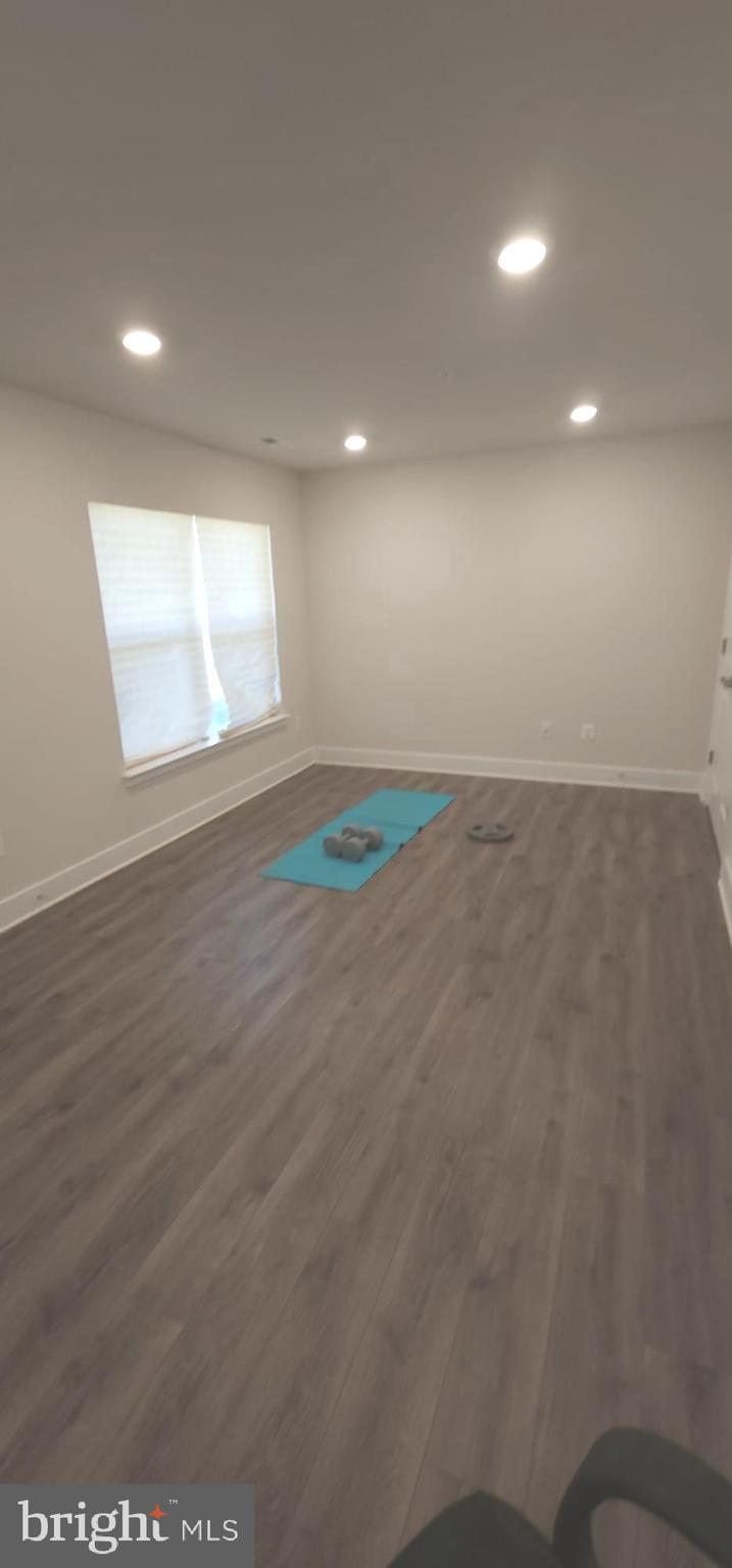 TANYARD SHORES - Residential Lease