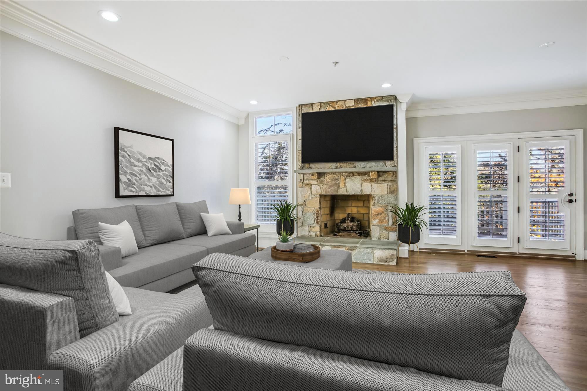 LYON HILL - Residential