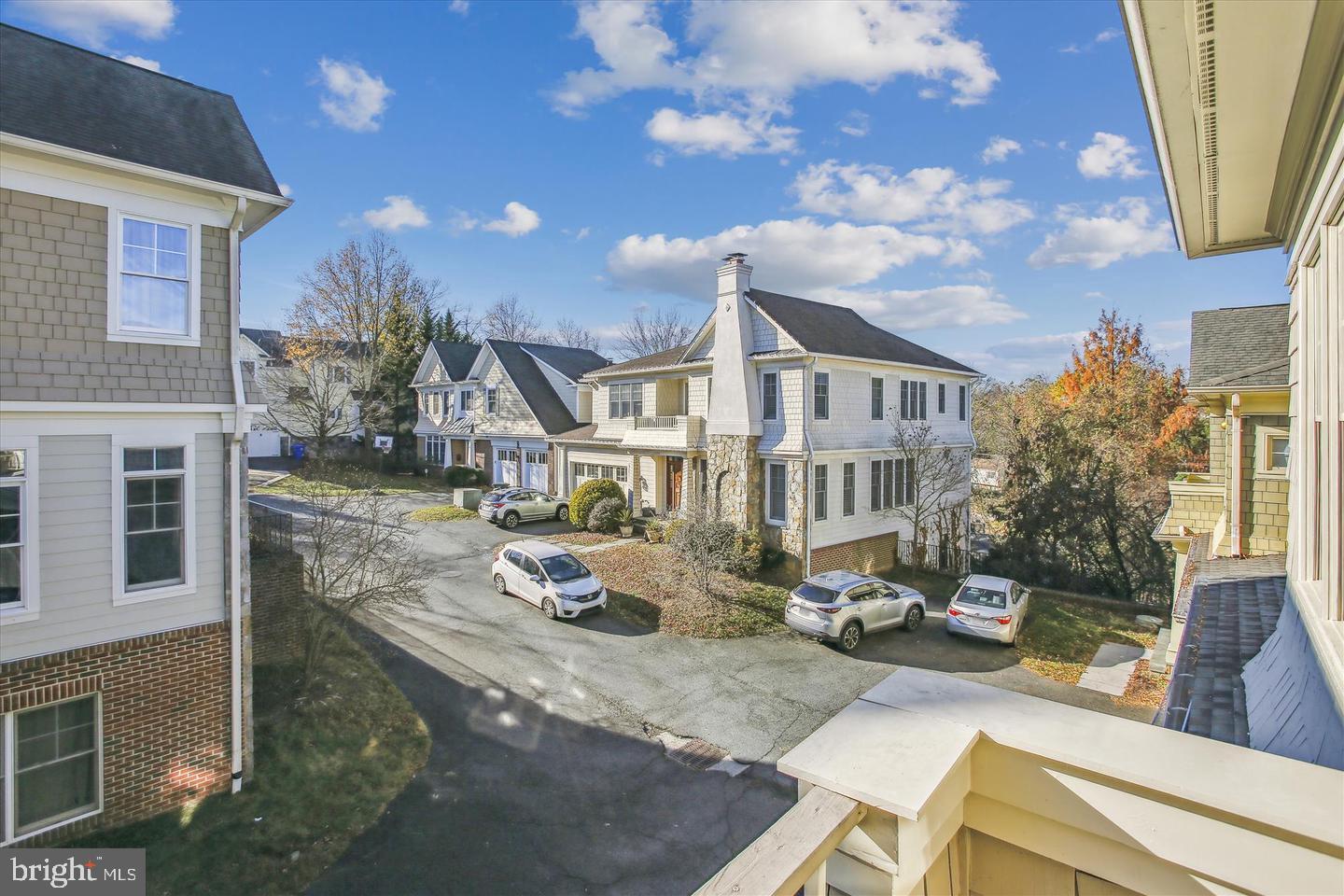 LYON HILL - Residential