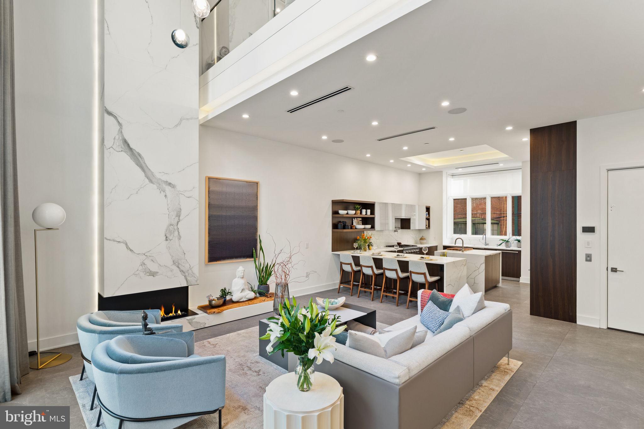 LOGAN SQUARE - Residential