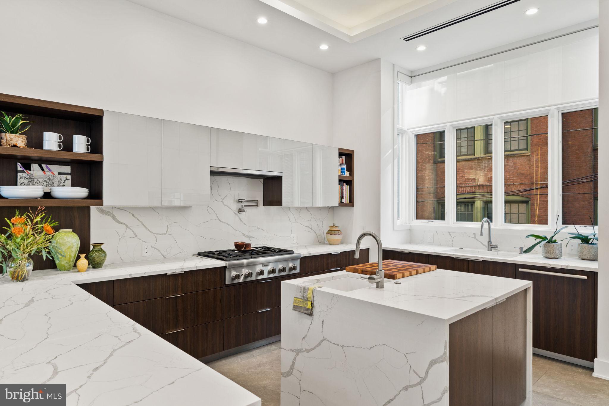 LOGAN SQUARE - Residential