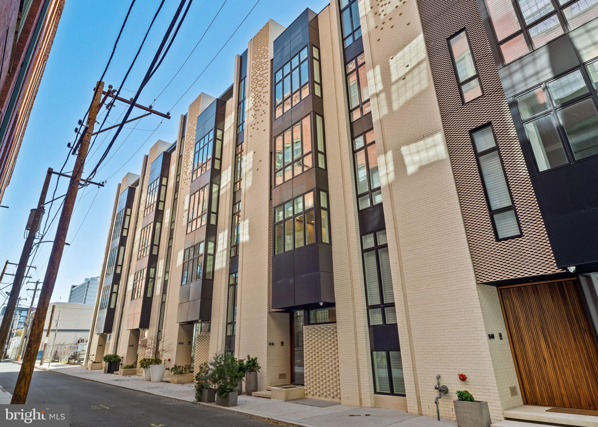 LOGAN SQUARE - Residential