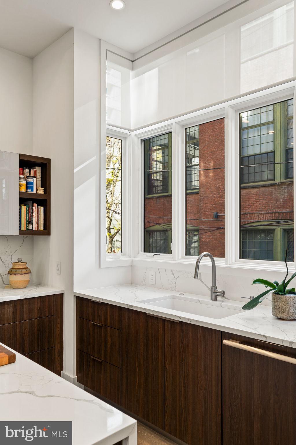 LOGAN SQUARE - Residential