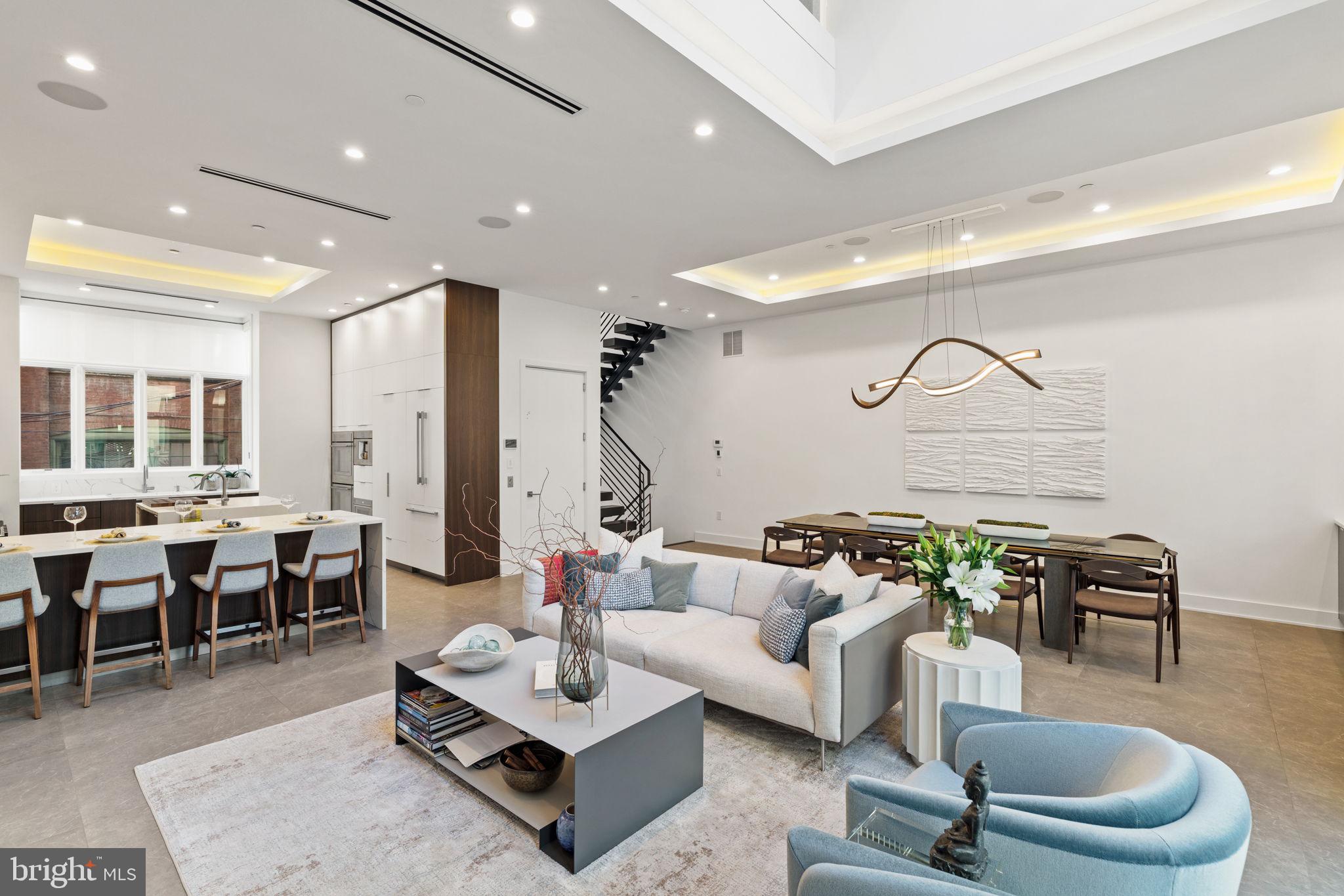 LOGAN SQUARE - Residential