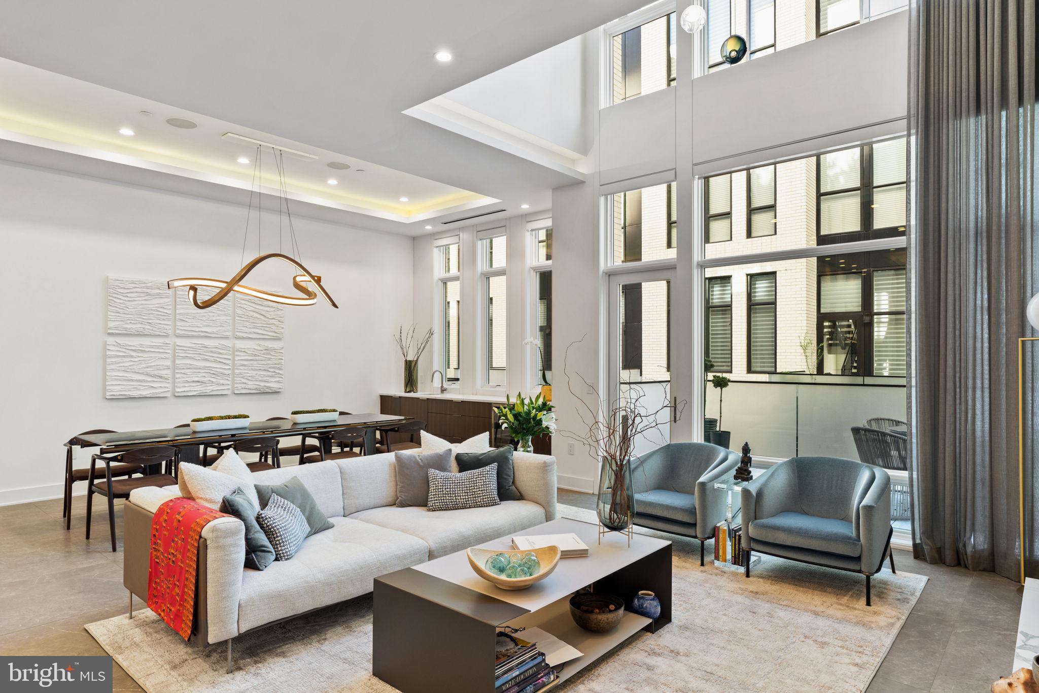 LOGAN SQUARE - Residential