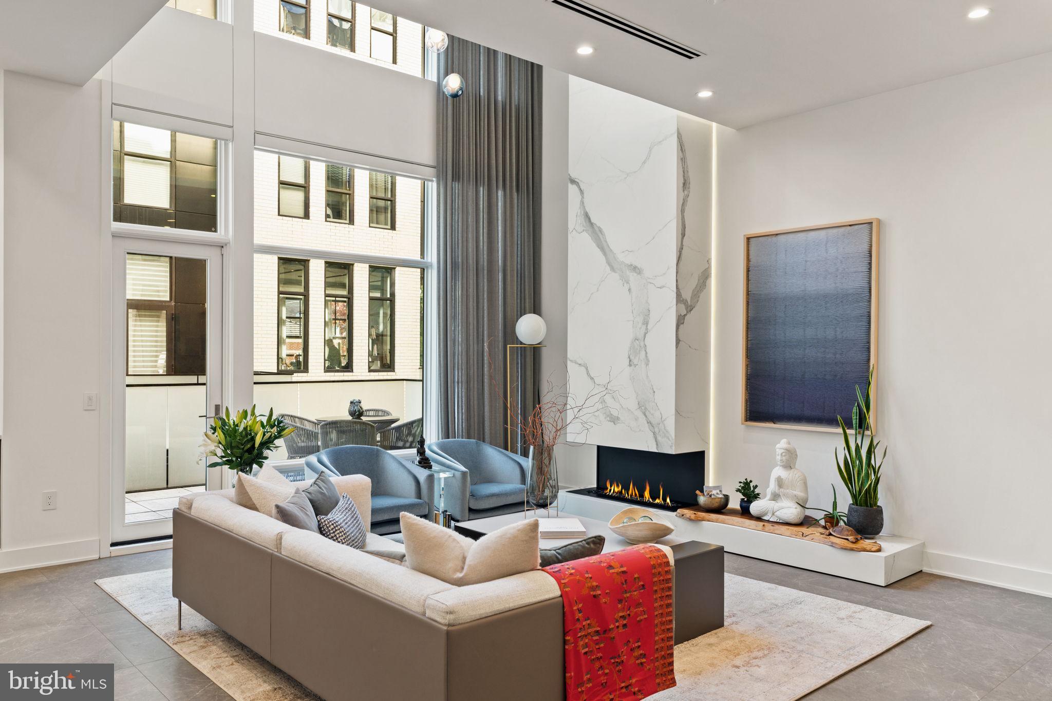 LOGAN SQUARE - Residential
