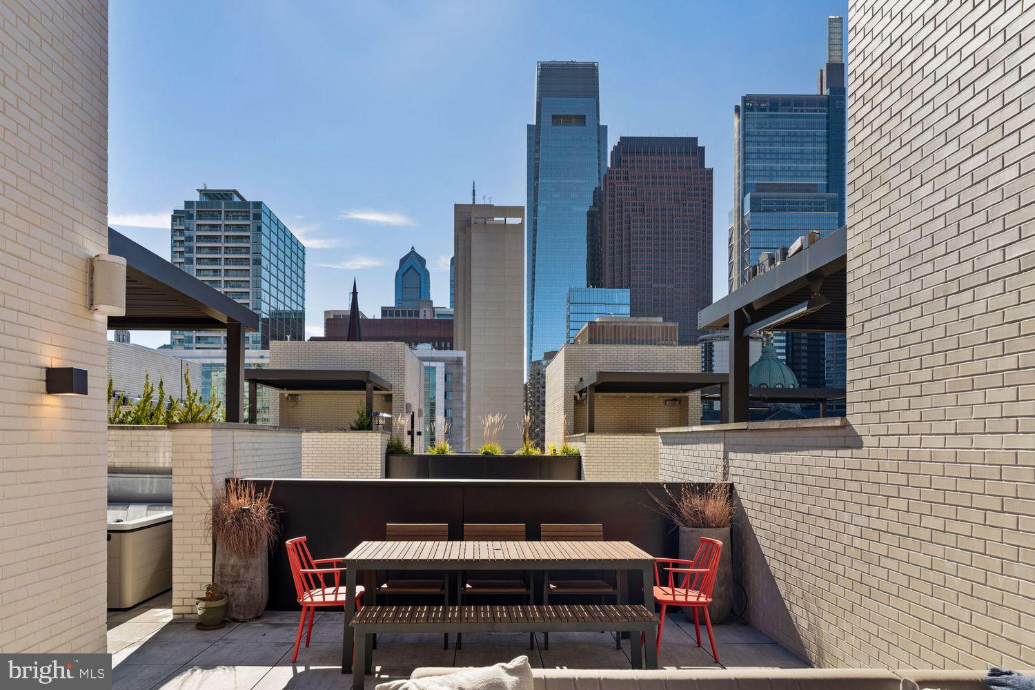 LOGAN SQUARE - Residential