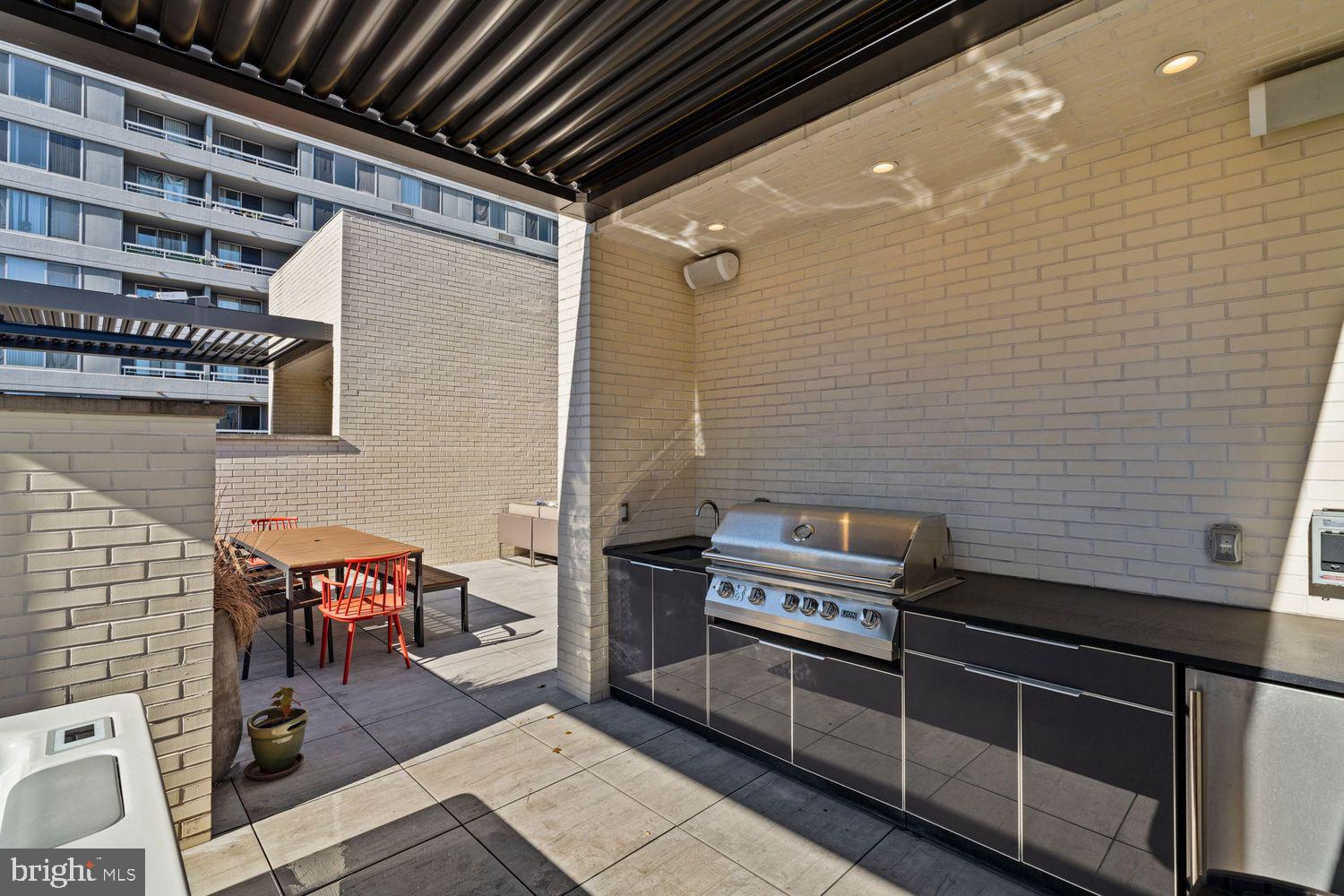LOGAN SQUARE - Residential