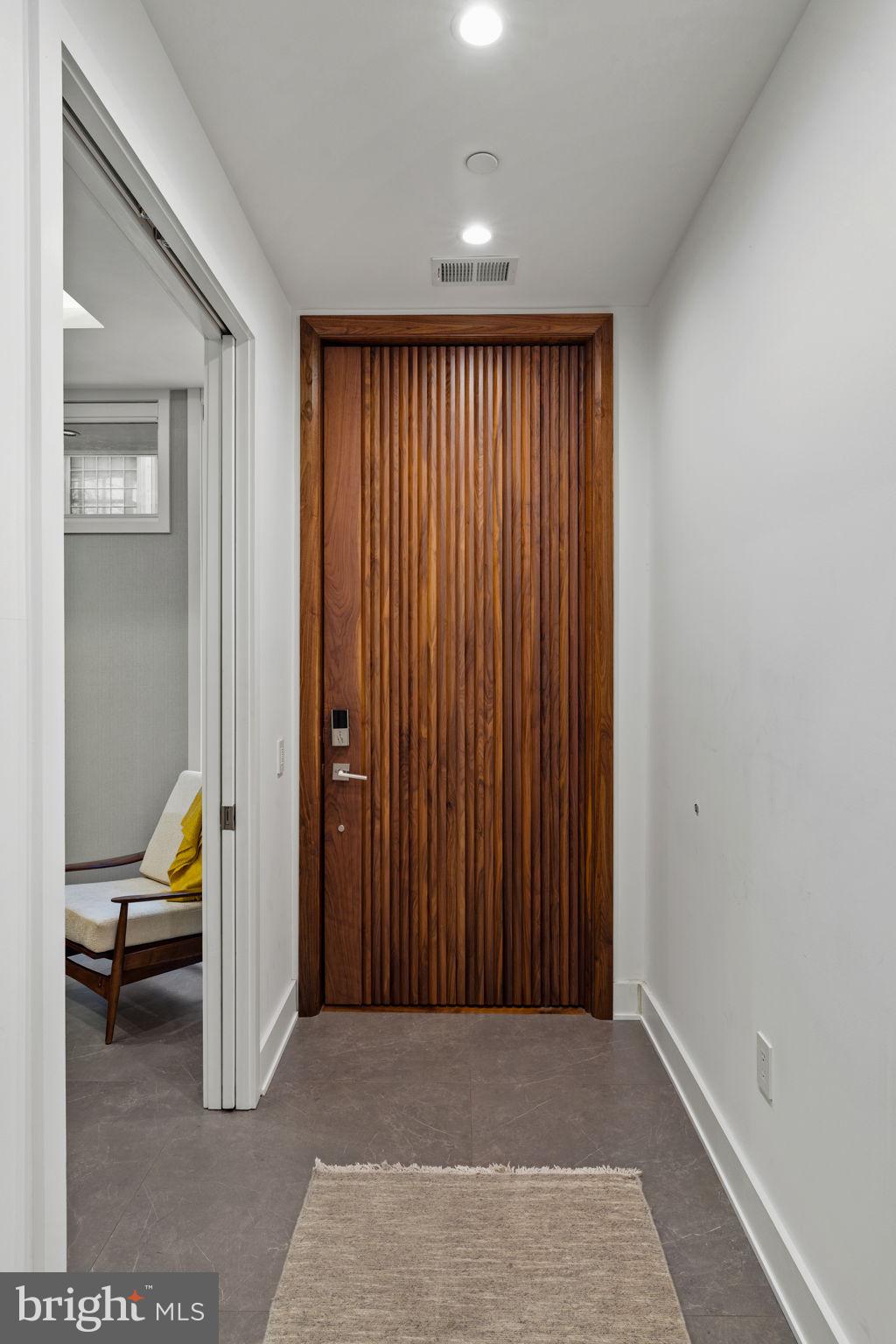 LOGAN SQUARE - Residential