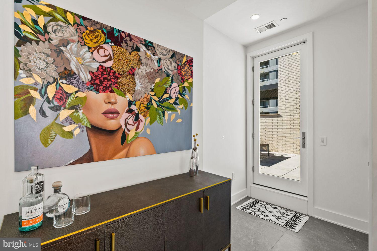 LOGAN SQUARE - Residential