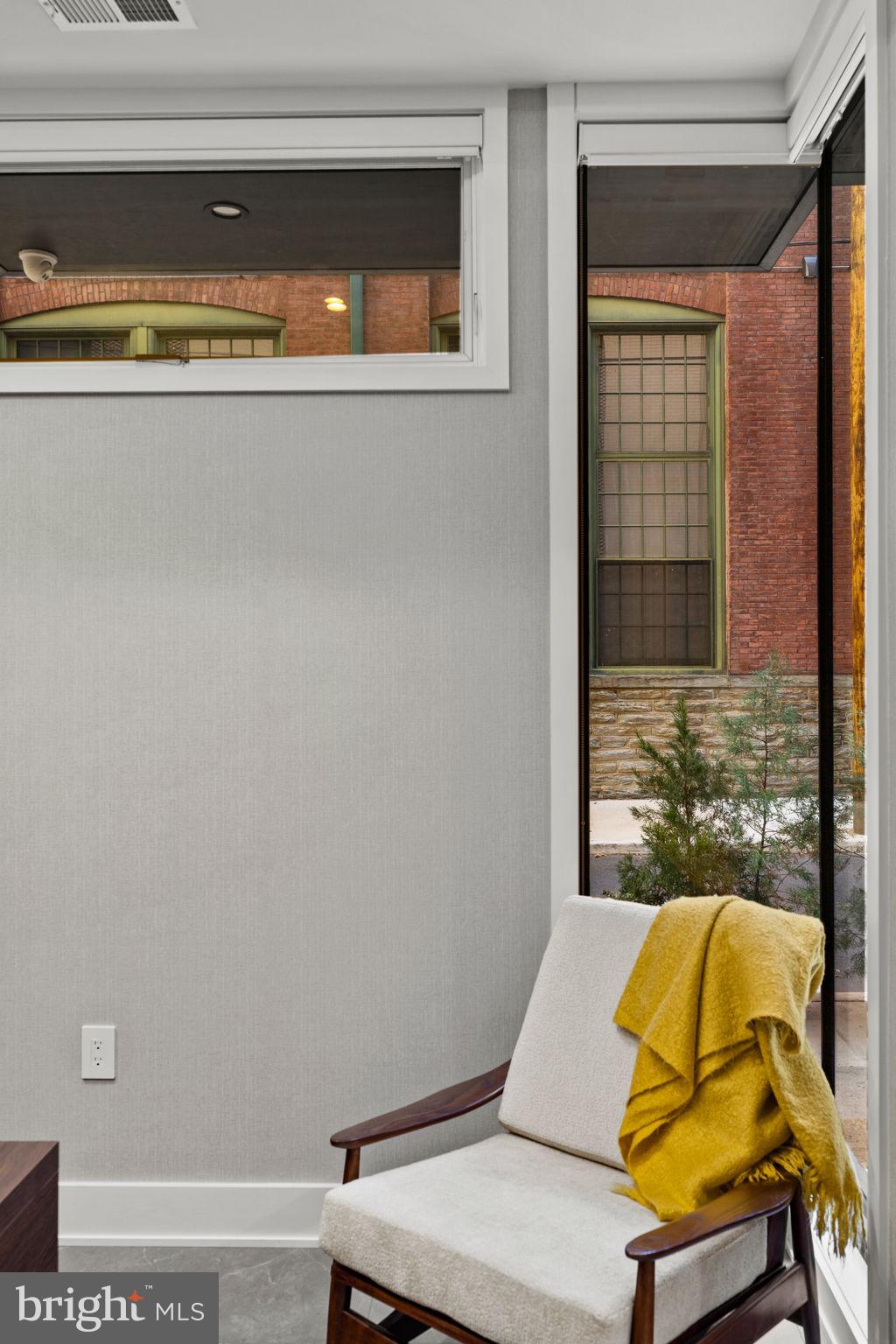 LOGAN SQUARE - Residential