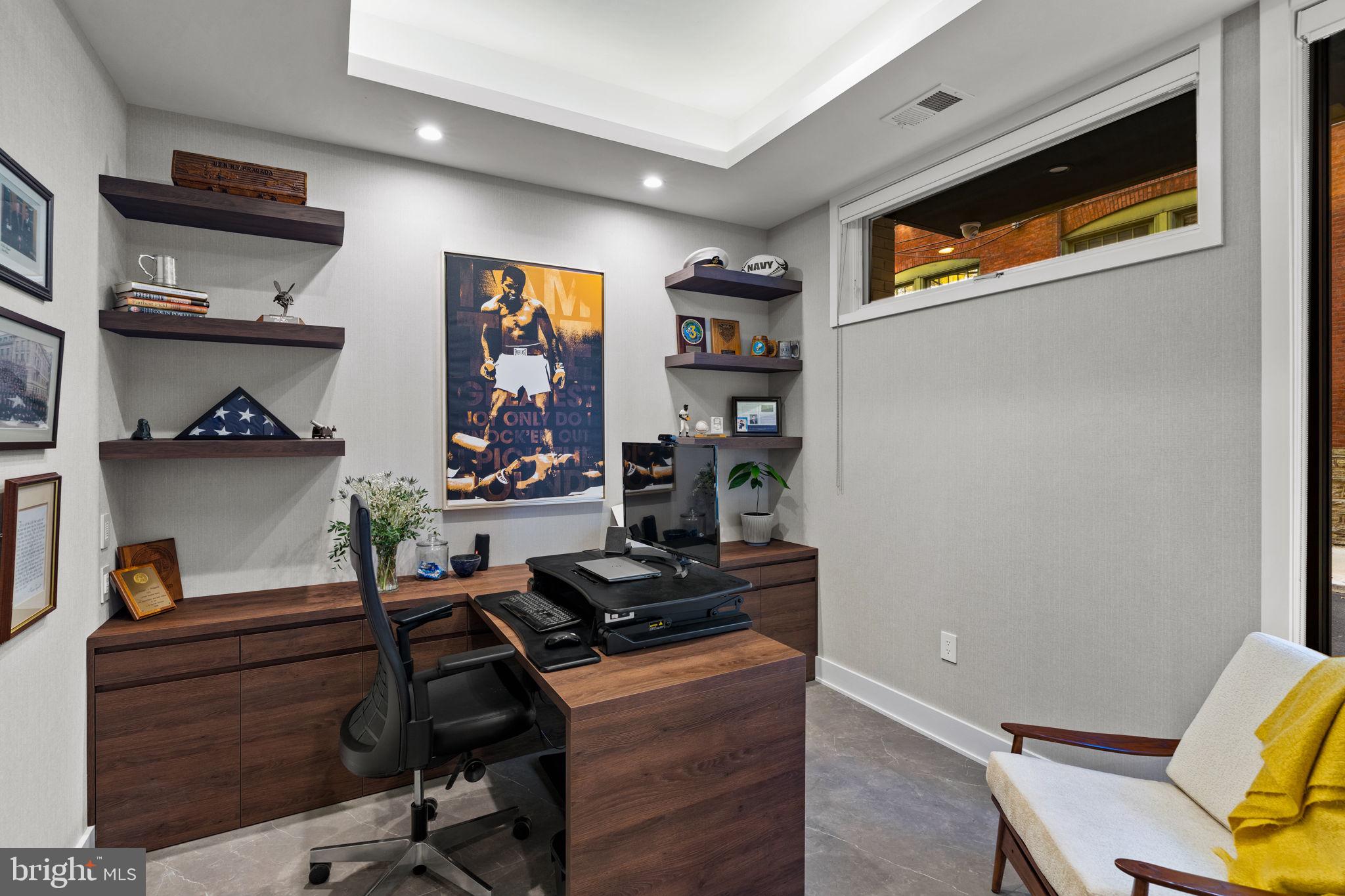 LOGAN SQUARE - Residential