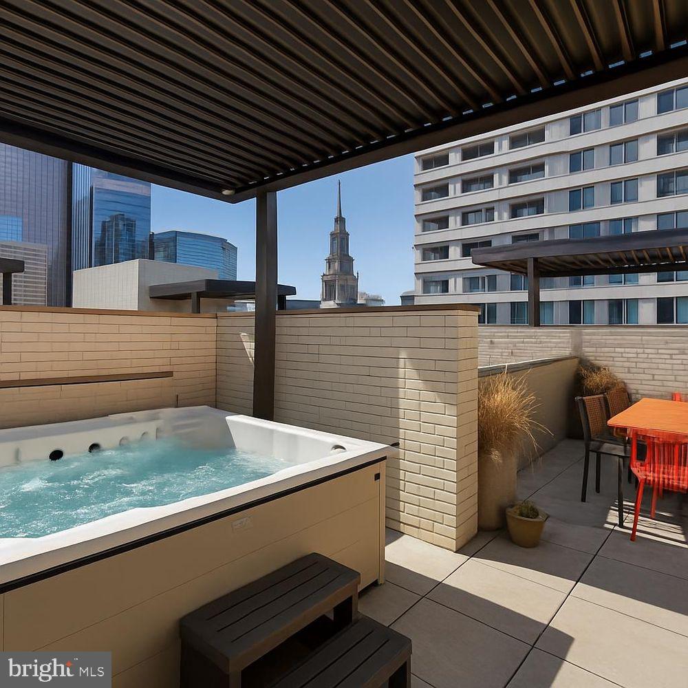 LOGAN SQUARE - Residential