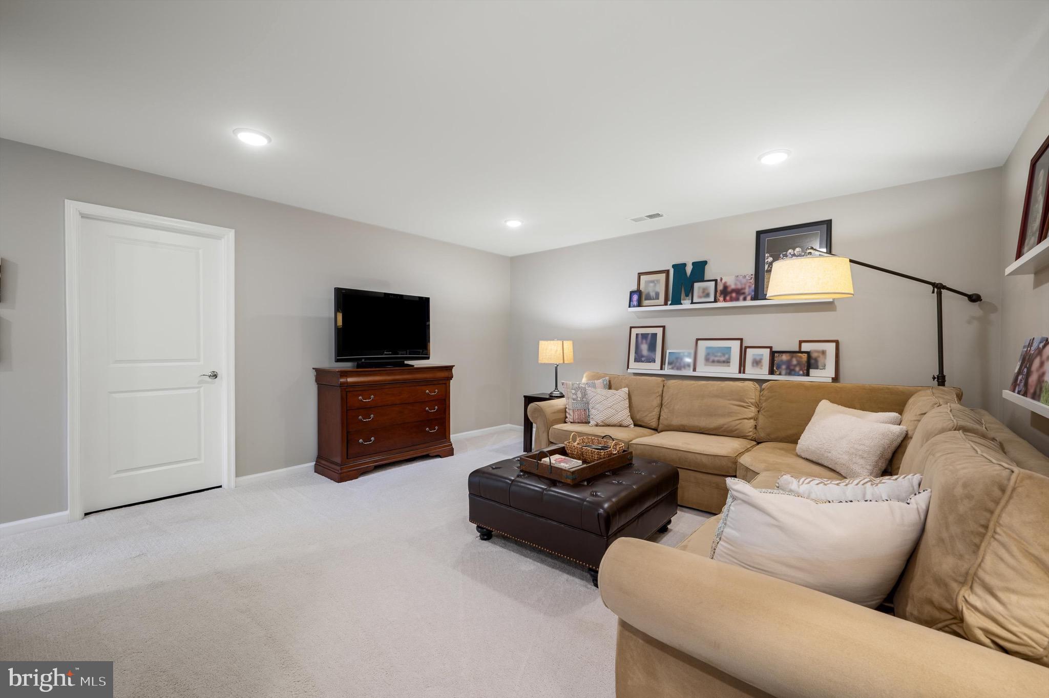 LEXINGTON 7 - Residential