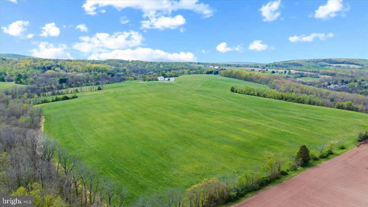 KINTNERSVILLE - Land