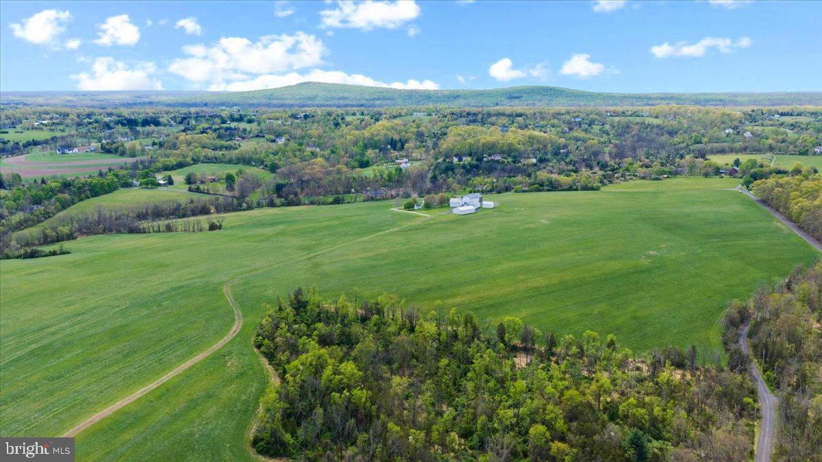 KINTNERSVILLE - Land