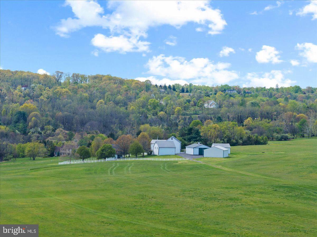 KINTNERSVILLE - Land