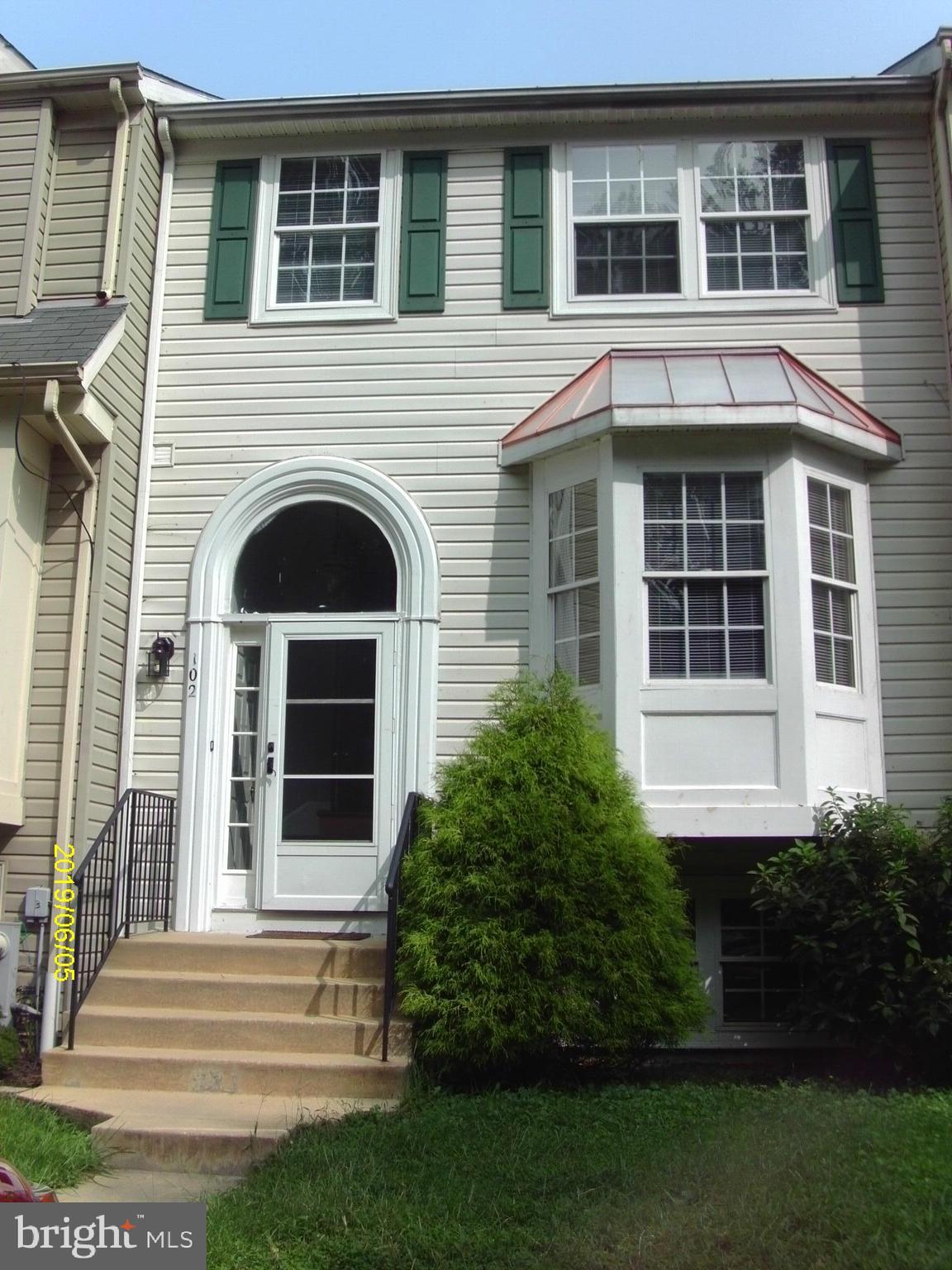A very roomy home, with four bedrooms, ceiling fans, 1 fireplace, two bump outs, finished.  All appliances stay.  Close to Harve de Grace and route 40.  Vaulted ceilings,  main bedroom has soaking tub and a stand up shower.  Walk out deck, backing to woods.  Very quite.  Close to I95, Aberdeen Proving grounds.