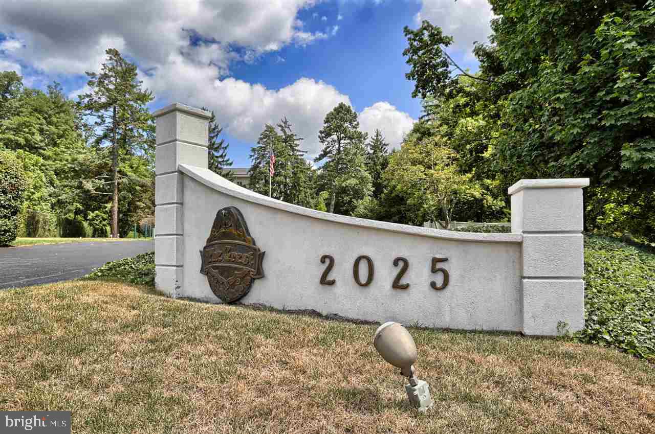 THE CREST - Residential