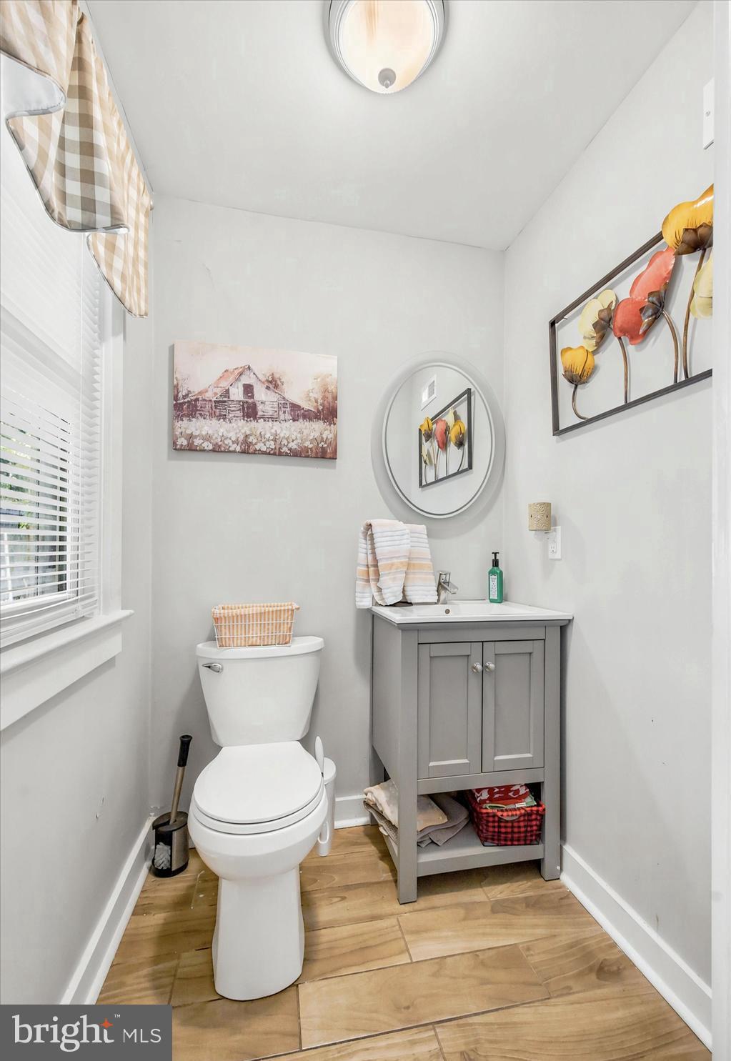 LARCHMONT SQ - Residential