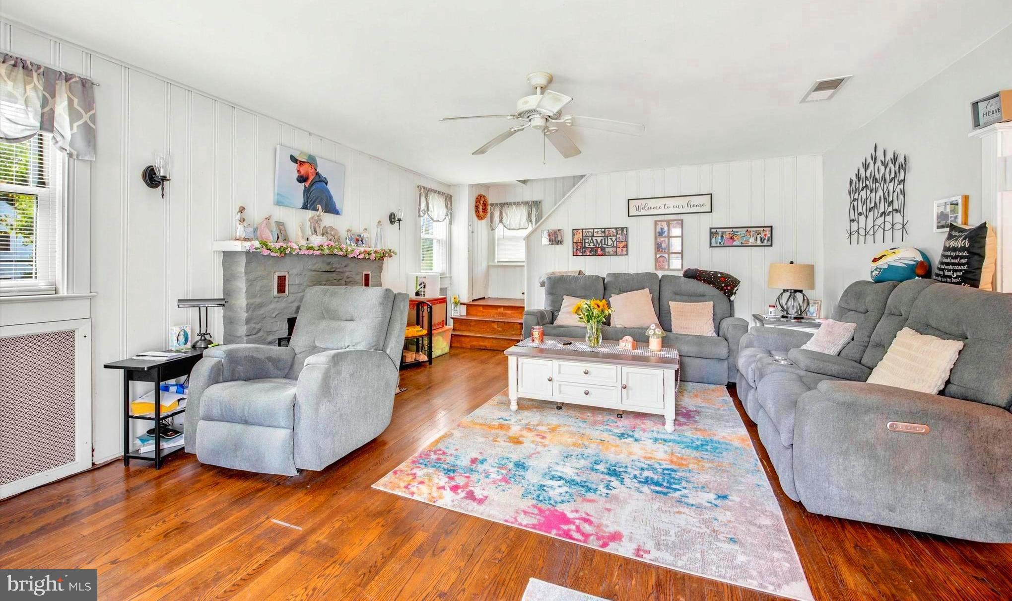 LARCHMONT SQ - Residential
