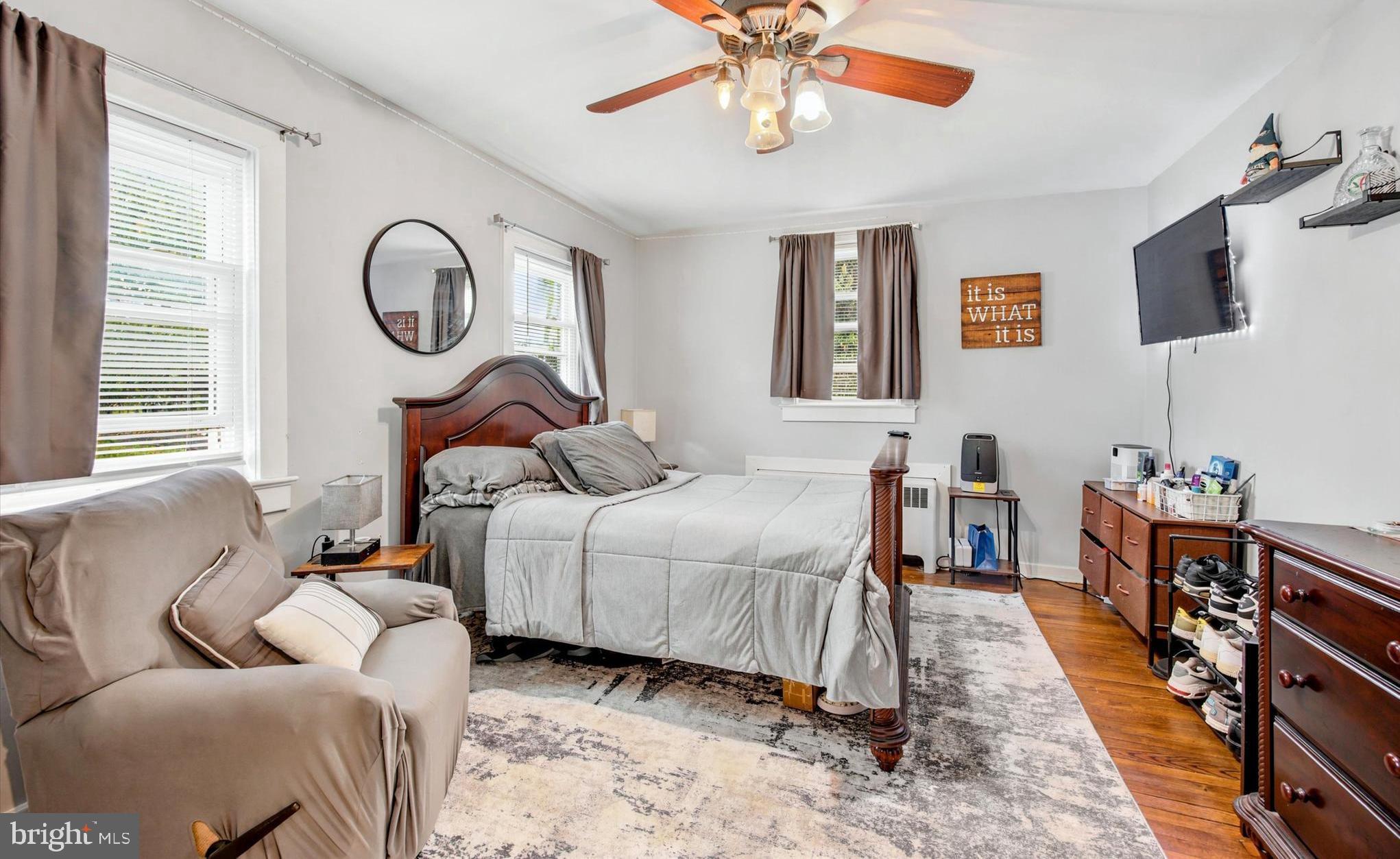 LARCHMONT SQ - Residential