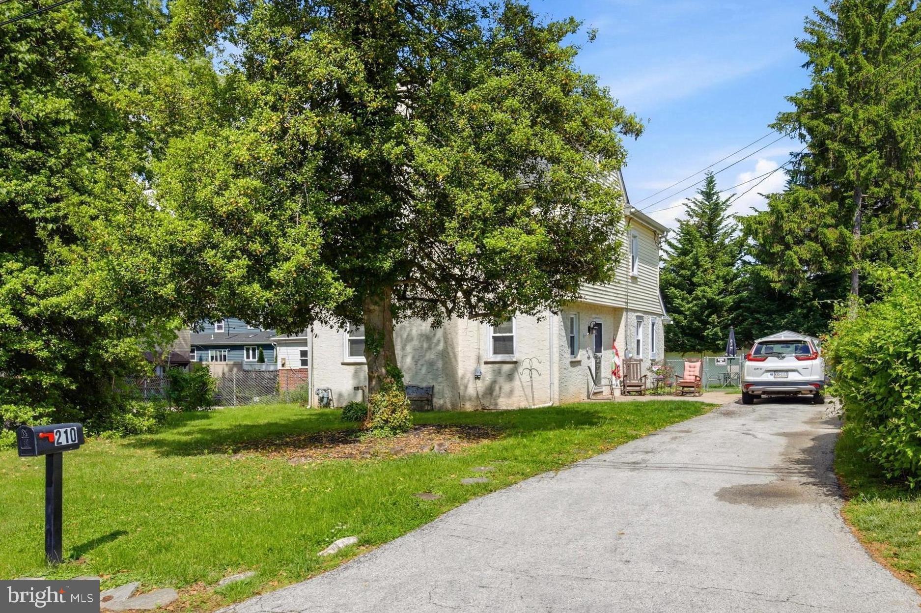 LARCHMONT SQ - Residential