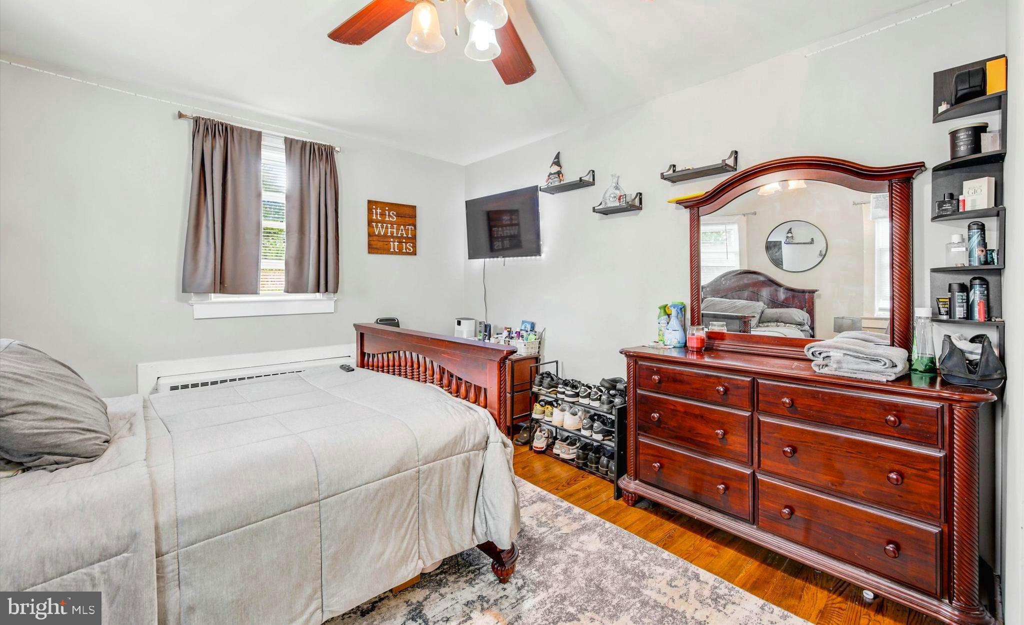 LARCHMONT SQ - Residential