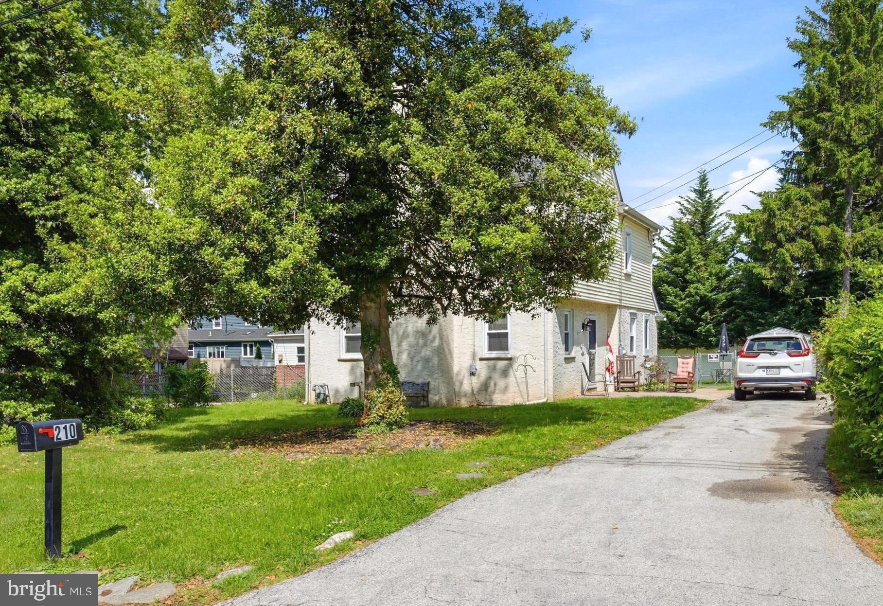 LARCHMONT SQ - Residential